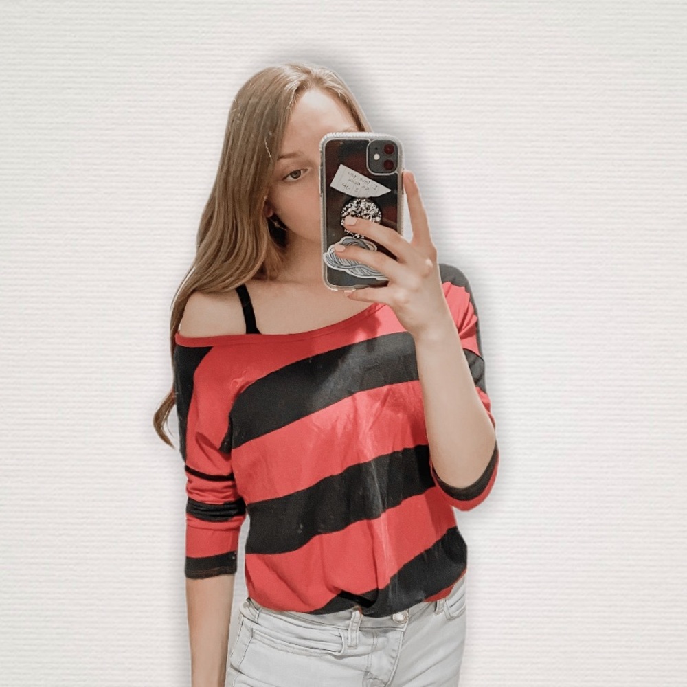 🌸3/$25: Hollister Off-The-Shoulder Top